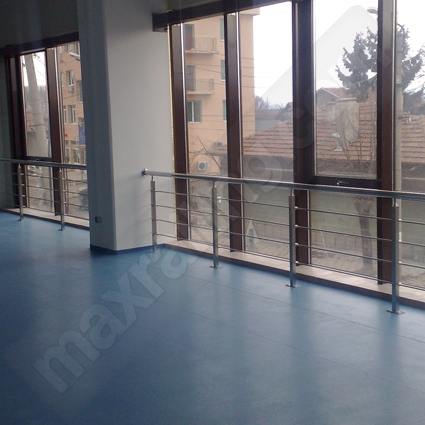 Парапет за стълби